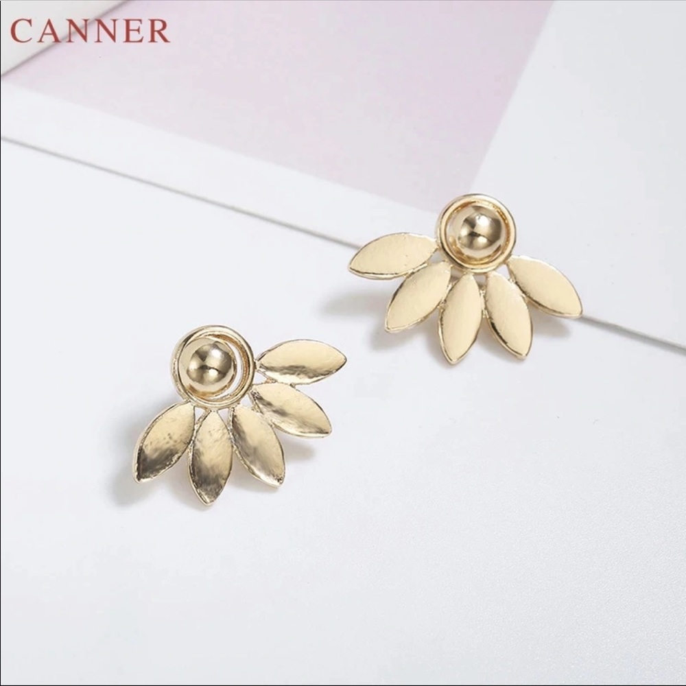 🔴 3/30$ Gold Flower Fan Double Sided Earrings - Picture 2 of 3